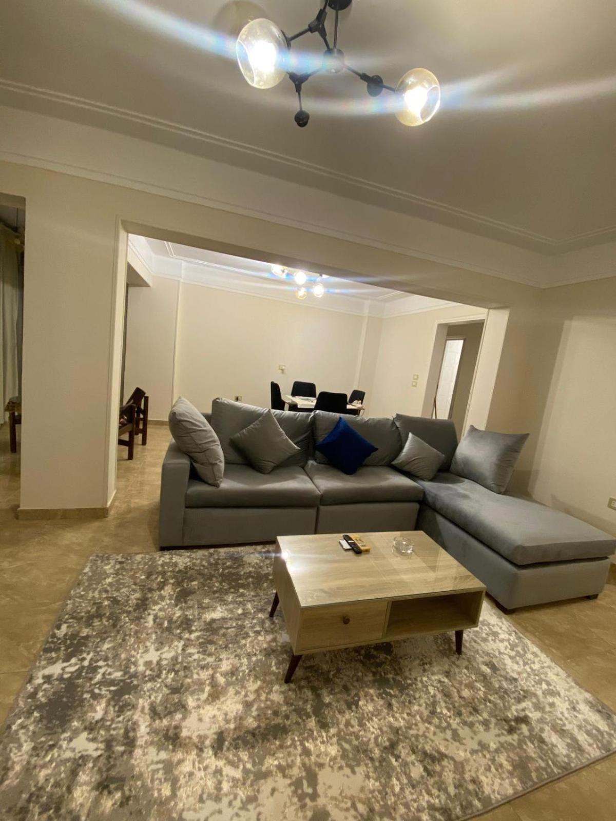 Cozy 10 To 15 Min Driving To International Airport Apartment